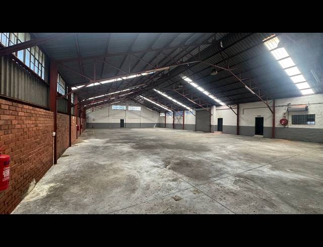 1,330M² WAREHOUSE TO LET IN PRETORIA WEST